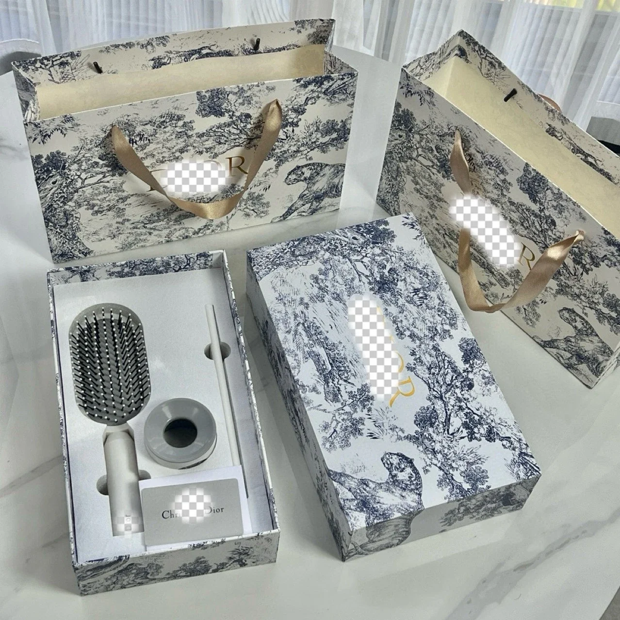 Dior comb